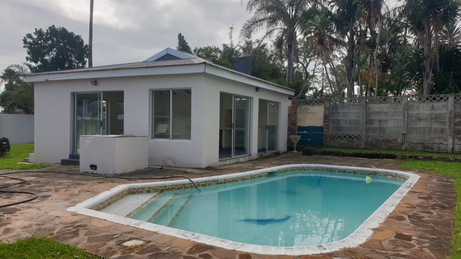 To Let 4 Bedroom Property for Rent in Beacon Bay Eastern Cape